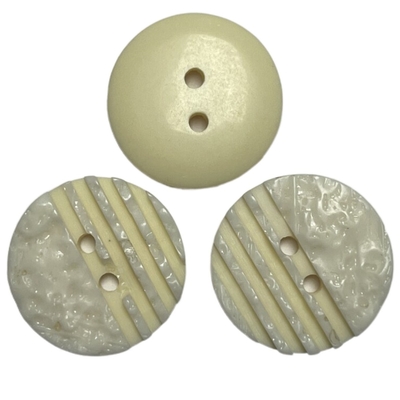 Cor de imitação do amarelo do furo 28L de Shell Button With Irregular Face dois do poliéster