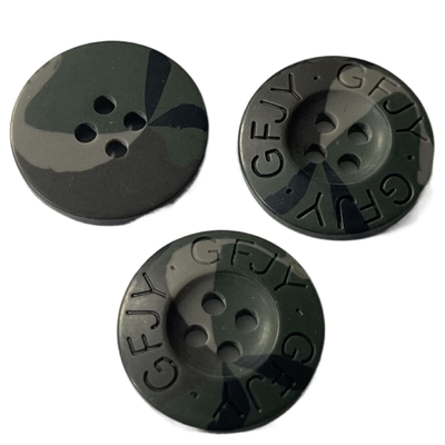 Uso gravado da cor da camuflagem de Logo Plastic Coat Buttons 34L para a camiseta do revestimento
