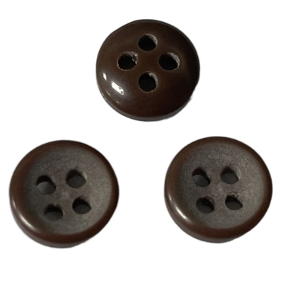 Cor plástica dos botões 4-Holes Brown escuro da fantasia da resina em 15L para costurar a camisa