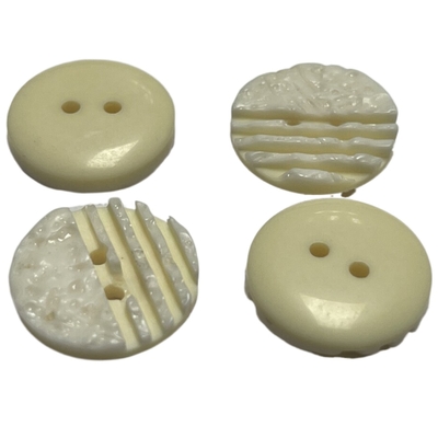 Cor de imitação do amarelo do furo 28L de Shell Button With Irregular Face dois do poliéster
