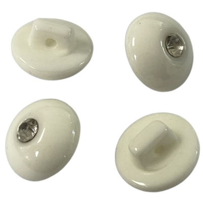 Os botões da resina plástica de Diamond On Face 18L do falso aplicam-se circularmente costurando a camisa