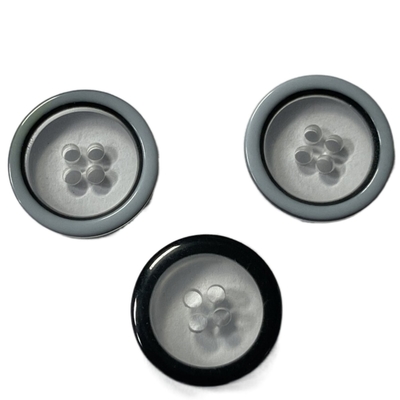 Três botões de camisa plásticos Rim With Transparent Desgin In azul das camadas 26L central para a costura