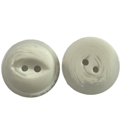 Botões de revestimento plásticos do projeto do olho de peixes fora do furo branco da cor dois em 27L para costurar o revestimento