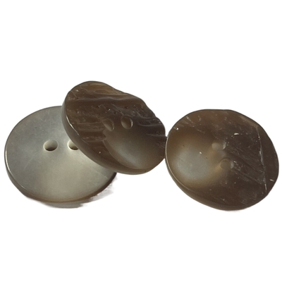 Botões de camisa brilhantes completos do ESPANADOR com furo dois no projeto irregular da cara de 18mm
