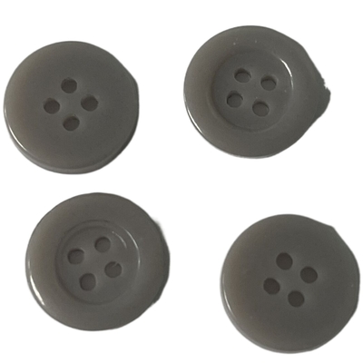 Uso de Grey Color Urea Buttons 15mm na roupa do bombeiro que costura a camisa