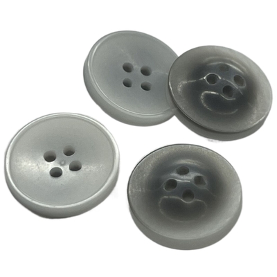 Da fantasia de prata da resina da cor do ODM os botões plásticos 4-Holes em 26L usam-se para a camisa do revestimento